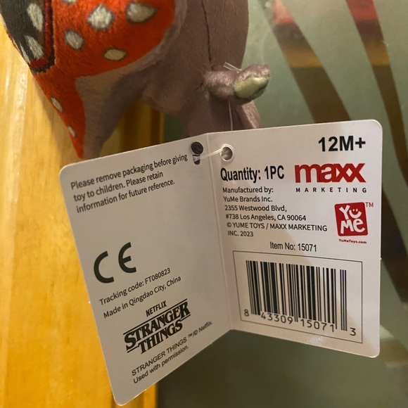 Stranger Things Key Ring/Bag Clip - Picture 3 of 5